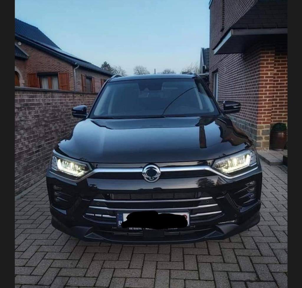 Ssangyong Korando 1.5TGDi - automatique, Autos, SsangYong, Achat, Entretenue par le concessionnaire, Noir, 5 places