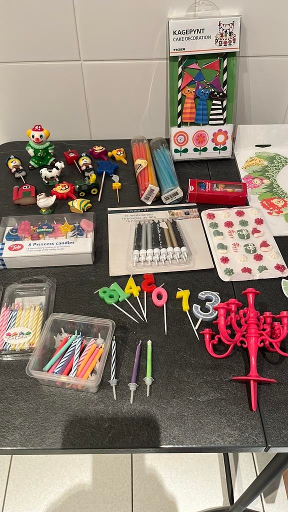 Taart kaarsen en versiering ook voor kerst, Enlèvement ou Envoi, Comme neuf, Gâteaux et Tartes, Décoration