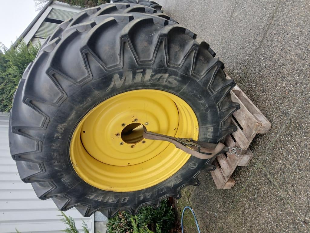 4 john deere wielen 20.8 38 18.4.26, Ophalen