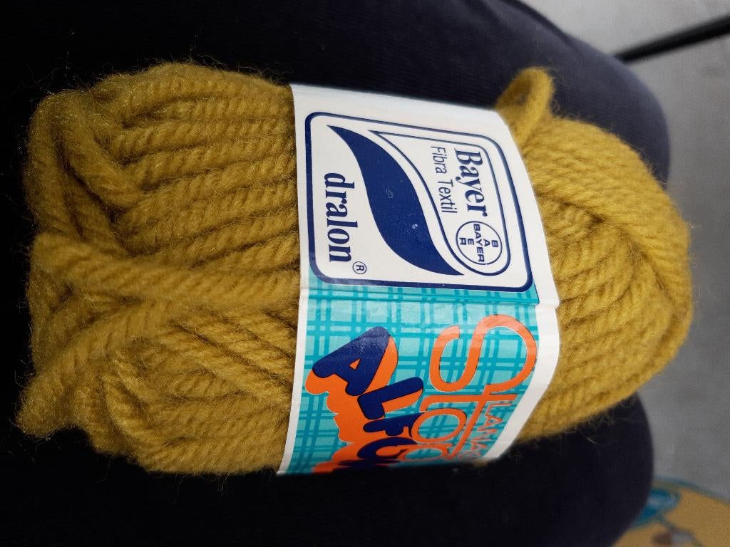 lot de 16 pelotes 50g grosse laine vert moutarde/kaki, Enlèvement ou Envoi, Neuf, Tricot ou Crochet