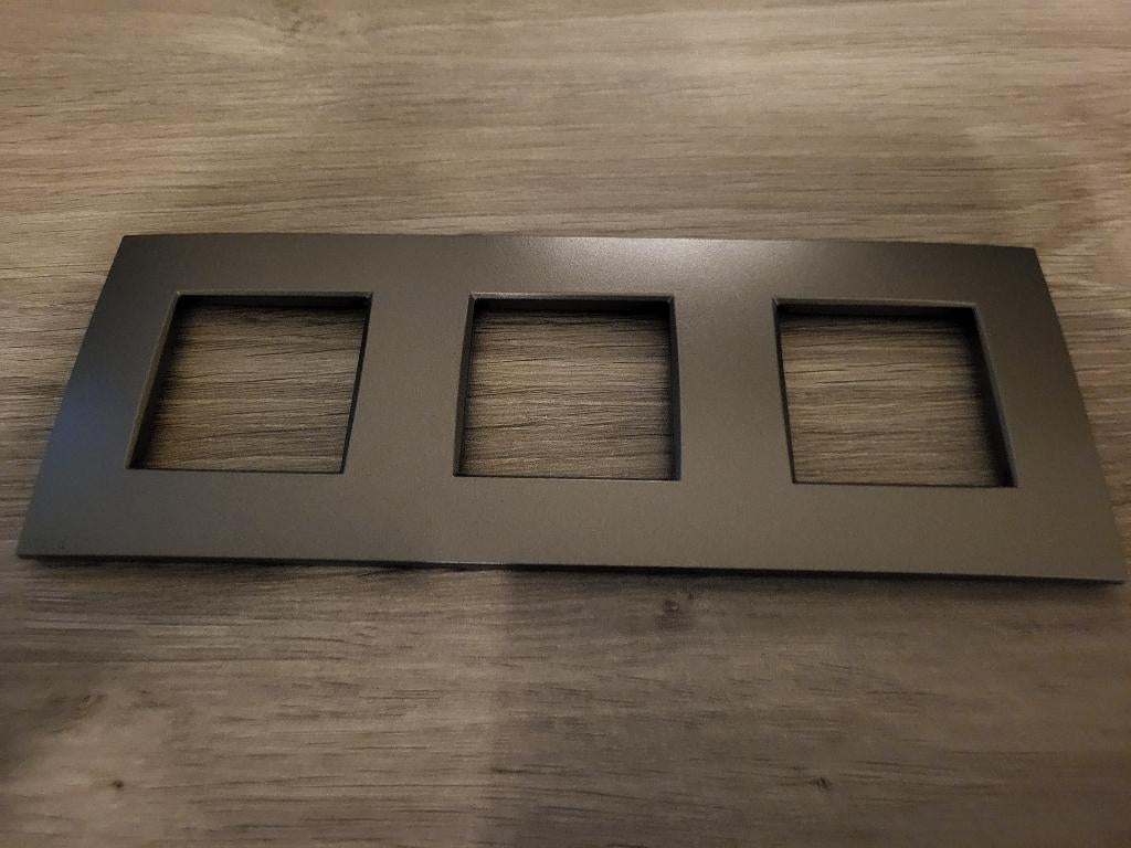 Niko Intense Bronze 3 horizontaal afdekplaat (Nieuw model), Ophalen of Verzenden, Nieuw, Overige typen