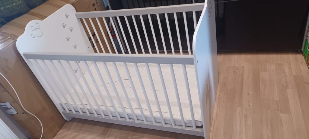 2x Babybed met matras  en commode, Enlèvement, Utilisé