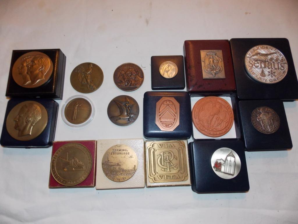 Lot van 16 tafel penningen, Ophalen of Verzenden, Brons