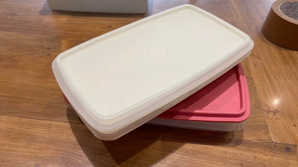 Charcuterie dozen oud model Tupperware 8€ voor de 2, Maison & Meubles, Cuisine| Tupperware, Enlèvement, Utilisé