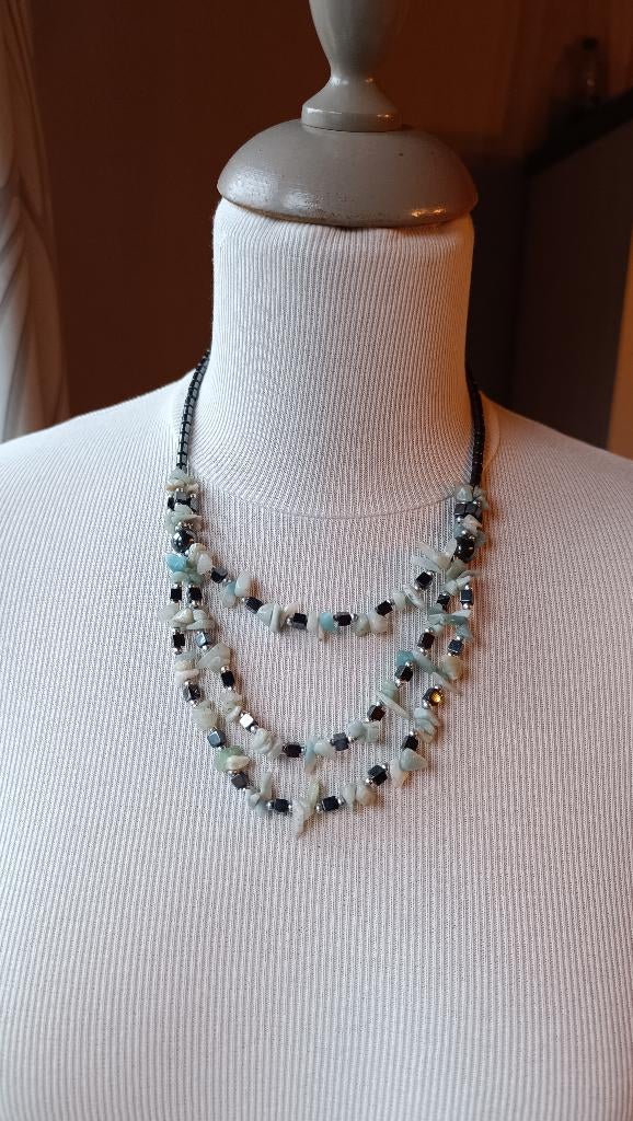 Collier à pierres vertes et perles argentées. 😀, Pierre ou Minéral, Enlèvement ou Envoi, Comme neuf, Vert