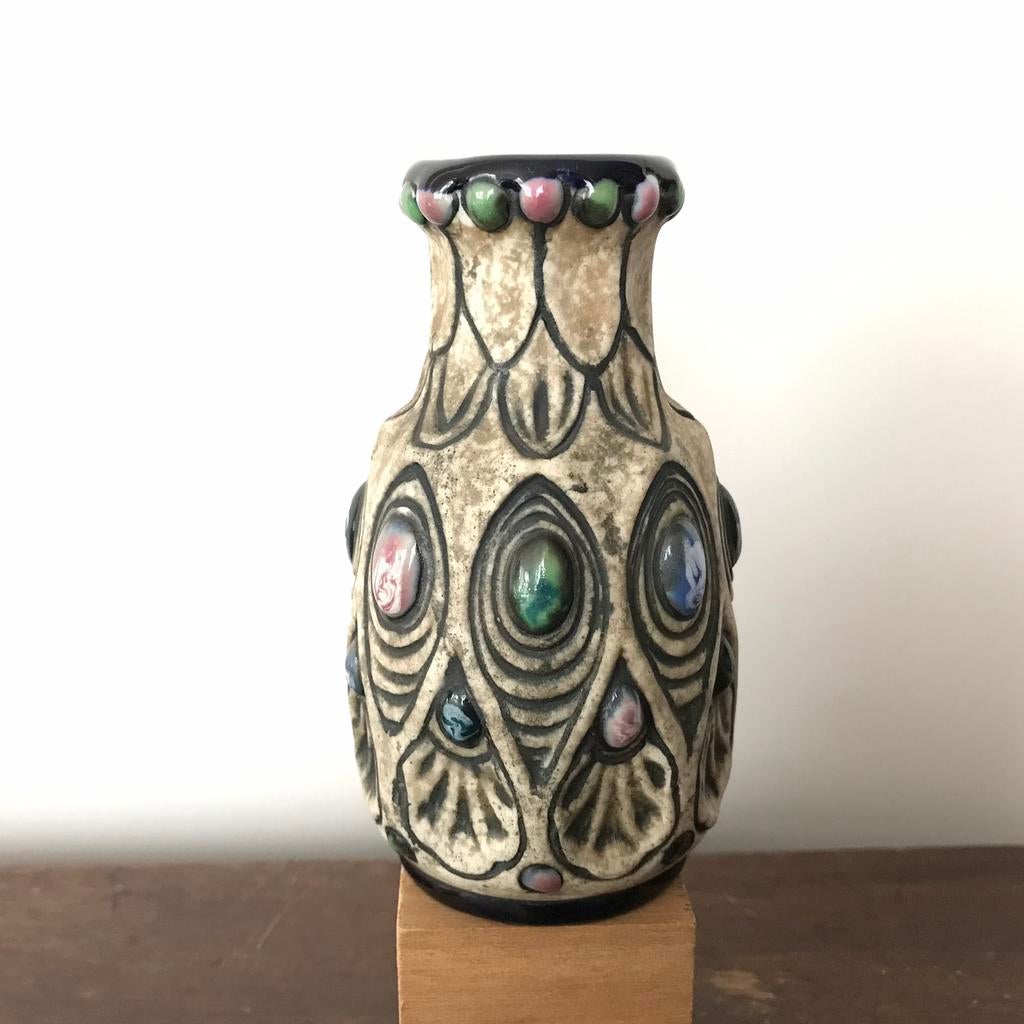 Amphora Czechoslovakia, cabochon jeweled vase, 1920, Enlèvement ou Envoi