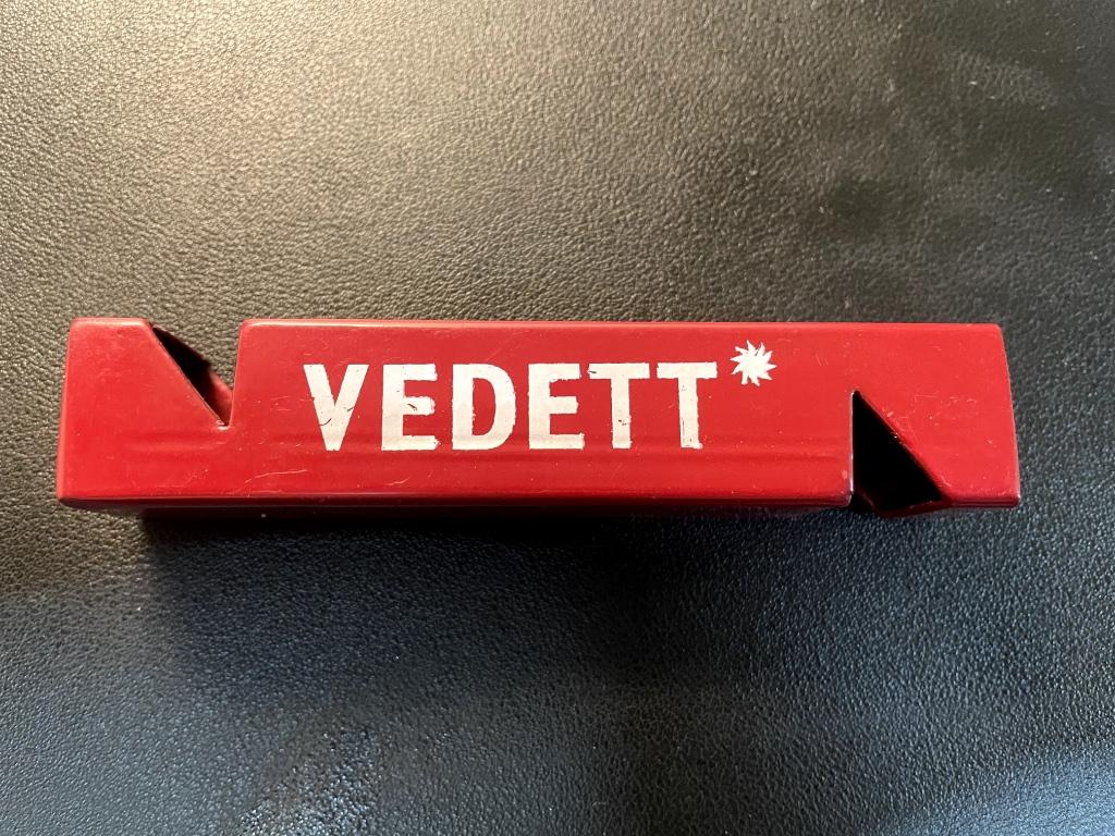 Vedett flesopener (rood), Verzamelen, Biermerken, Ophalen of Verzenden, Zo goed als nieuw, Flesopener, Overige merken