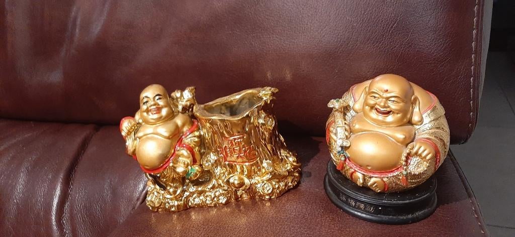 Ensemble de statues de Bouddha dorées, Enlèvement ou Envoi