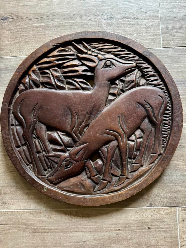 SCULPTURE SUR BOIS RONDE AVEC DEUX CERFS, Enlèvement ou Envoi
