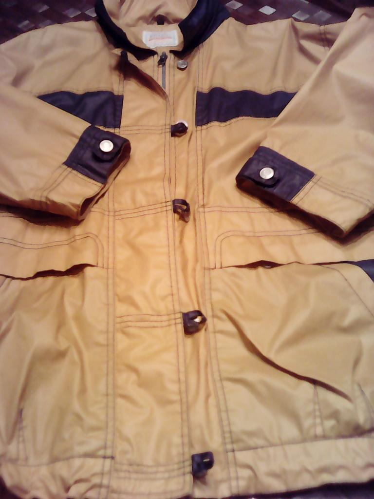 Veste de pluie jaune, Enlèvement, Jaune