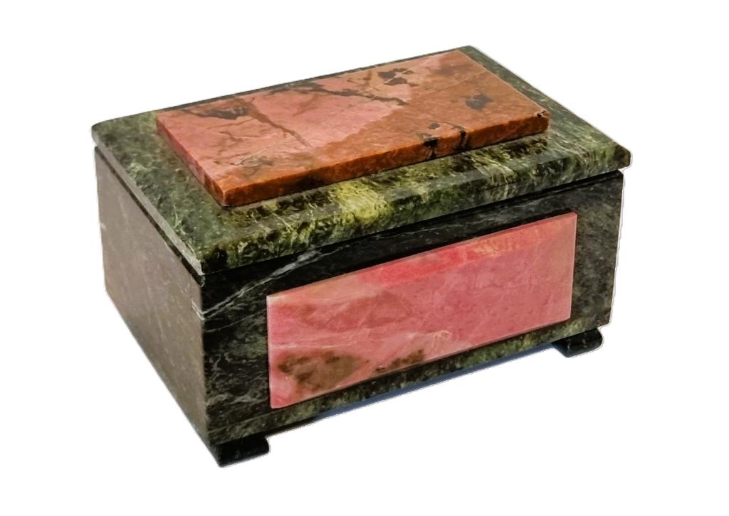Doosje in serpentijn en roze rodoniet., Antiek en Kunst, Ophalen of Verzenden