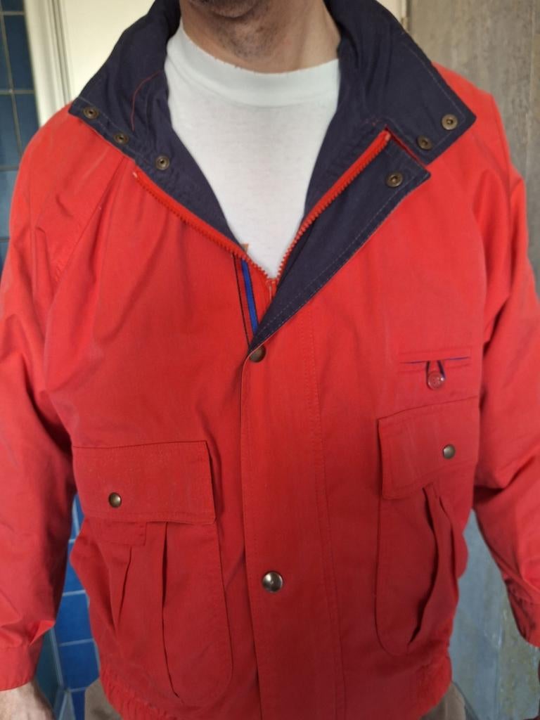 Rood anorakjack met capuchon geïntegreerd in de kraag, Ophalen, Trui of Vest, Zo goed als nieuw, Mini Maxi