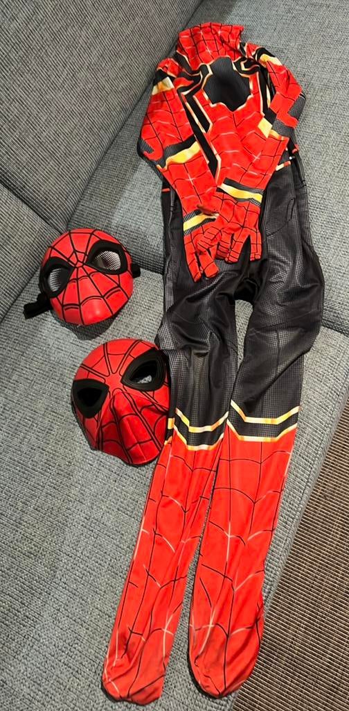 Spidermanpak en 2 maskers - maat 128-134, Ophalen, Zo goed als nieuw