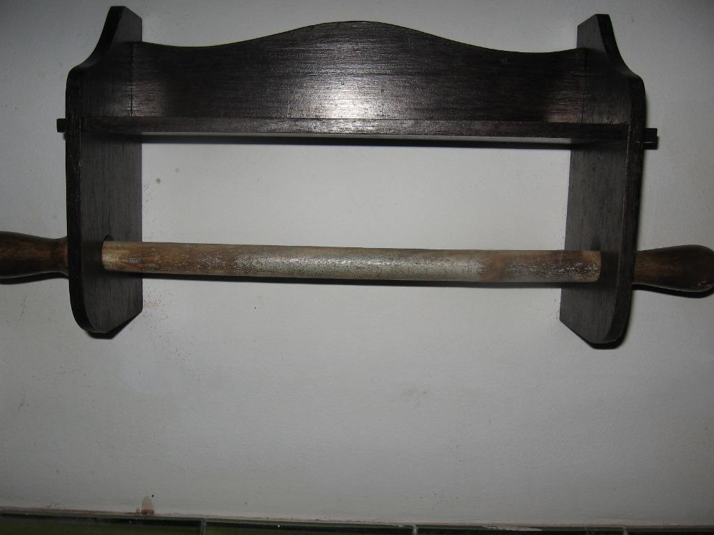 Porte-rouleau en bois marron. Dimensions : 46 cm de long sur, Enlèvement ou Envoi, Utilisé