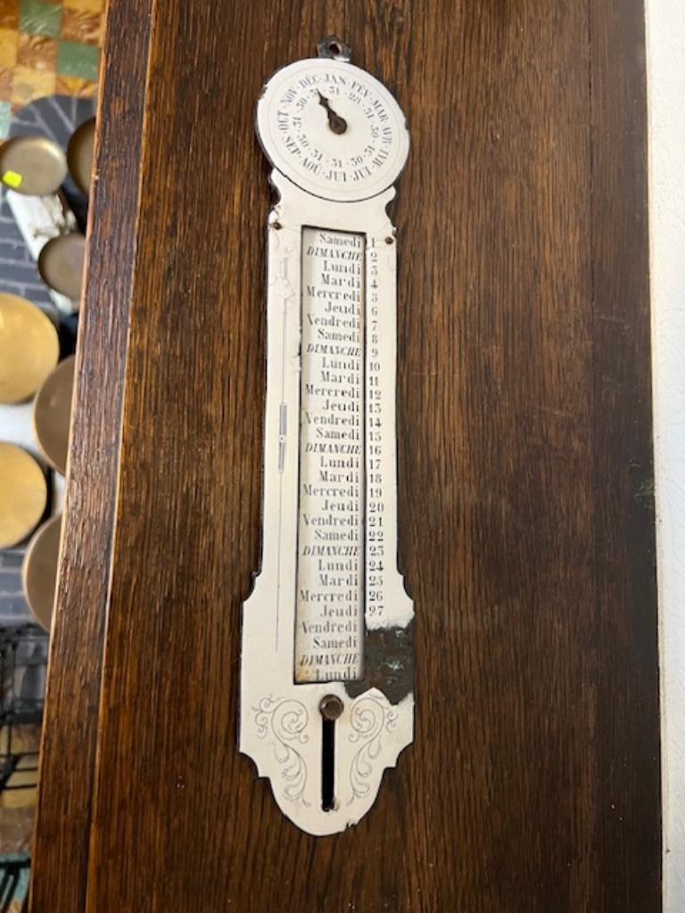 Calendrier perpétuel émaillé ancien, Enlèvement
