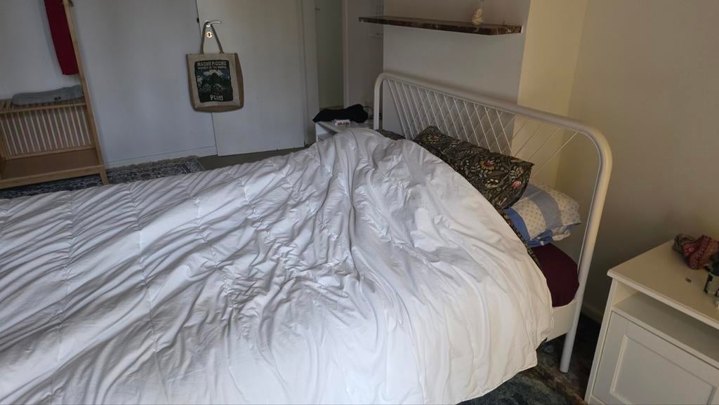 Ikea Bedframe - Wit Metaal - 50 euros, Huis en Inrichting, Slaapkamer | Bedden, Ophalen of Verzenden, Wit, Metaal