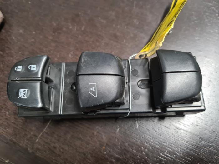 Elektrisch Raam Schakelaar van een Nissan Juke, Gebruikt, -, -, Ophalen of Verzenden