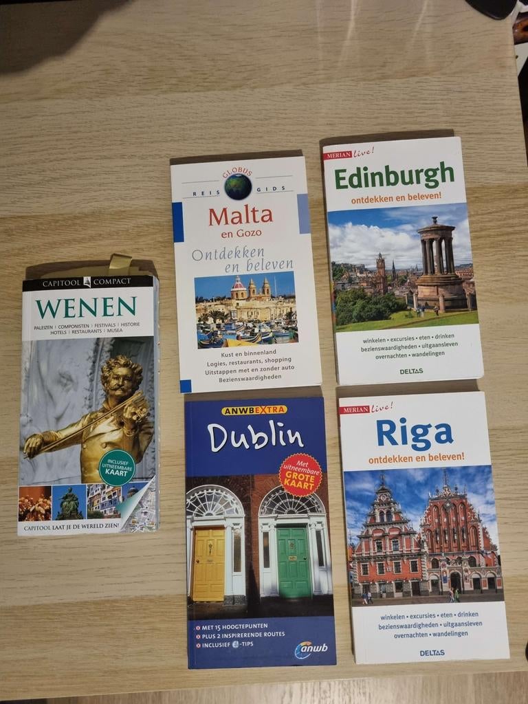 5 citytrip boekjes - Dublin, Edinburgh, Malta, Riga, Wenen, Europa, Diverse auteurs, Zo goed als nieuw, Reisgids of -boek