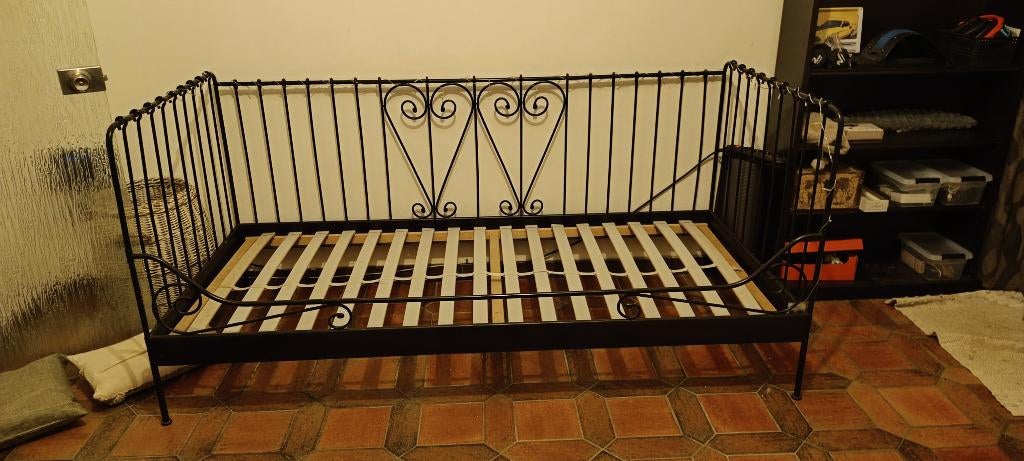 Bed, Huis en Inrichting, Slaapkamer | Bedden, Gebruikt, Twijfelaar, 90 cm, 200 cm, Metaal, Zwart, Ophalen