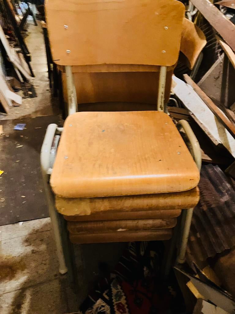 Vintage houten schoolstoelen en stapelstoelen, Ophalen