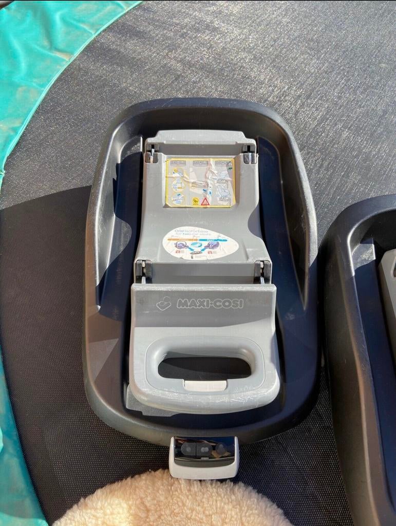 Maxi Cosi Familyfix 2x + Maxi Cosi Cabrio fix, 0 t/m 10 kg, Autogordel of Isofix, Gebruikt, Ophalen of Verzenden