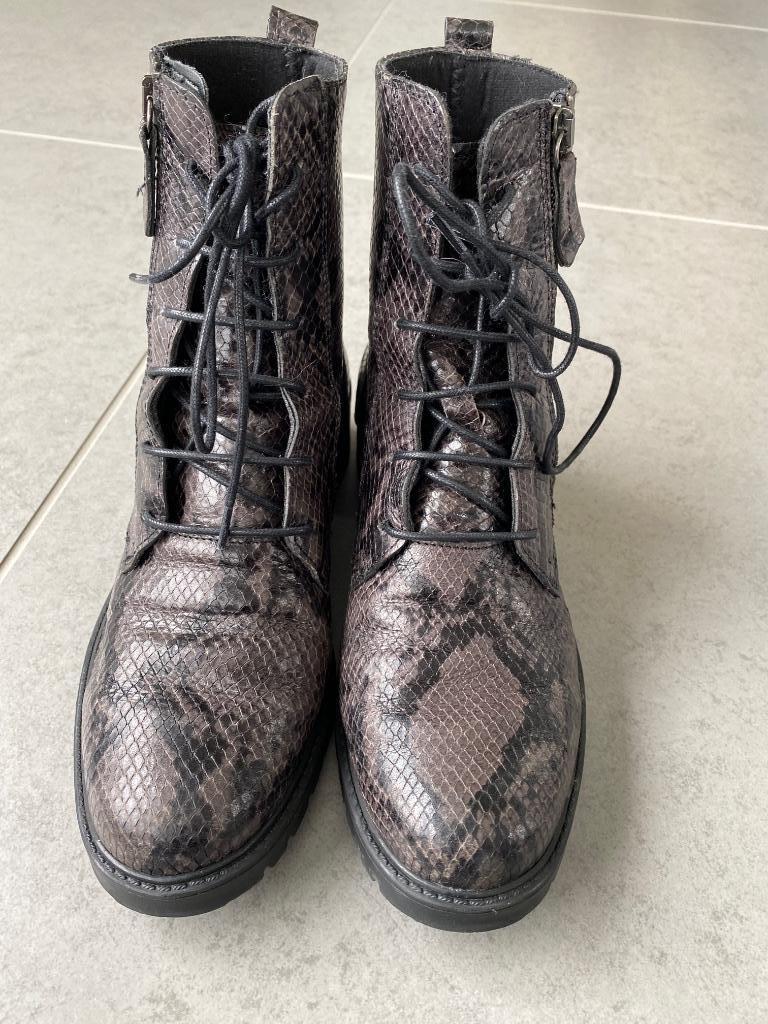 Bottines dames grises/noires  intérieur doublé  T 37, Gris, Enlèvement ou Envoi, Comme neuf, Boots et Botinnes