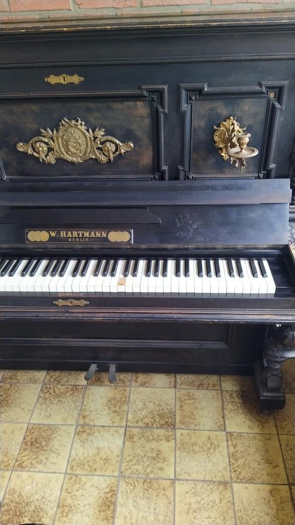 100 jaar oude buffetpiano. Originele kandelaars., Ophalen