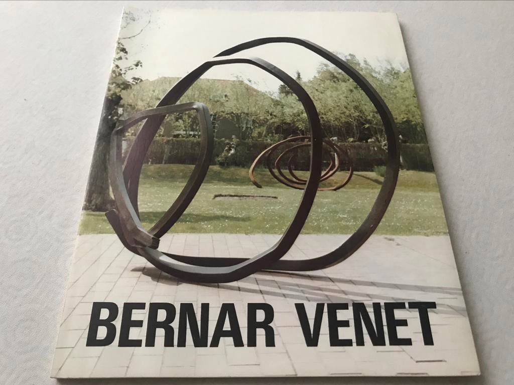 Bernar Venet sculpturen tekeningen 50pag, Ophalen of Verzenden, Zo goed als nieuw, Beeldhouwkunst