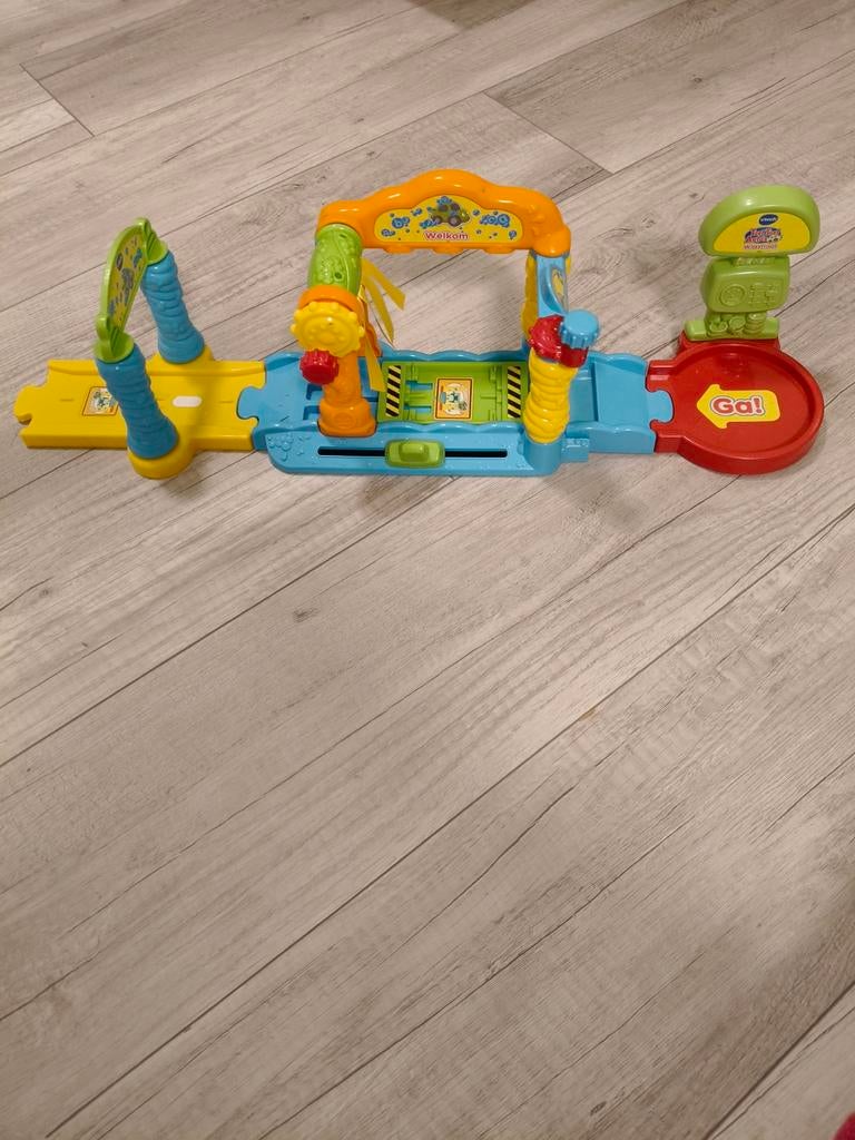 VERSCHILLENDE VTech toet toet auto's ( SCROL DOOR DE FOTO'S), Kinderen en Baby's, Ophalen, Gebruikt
