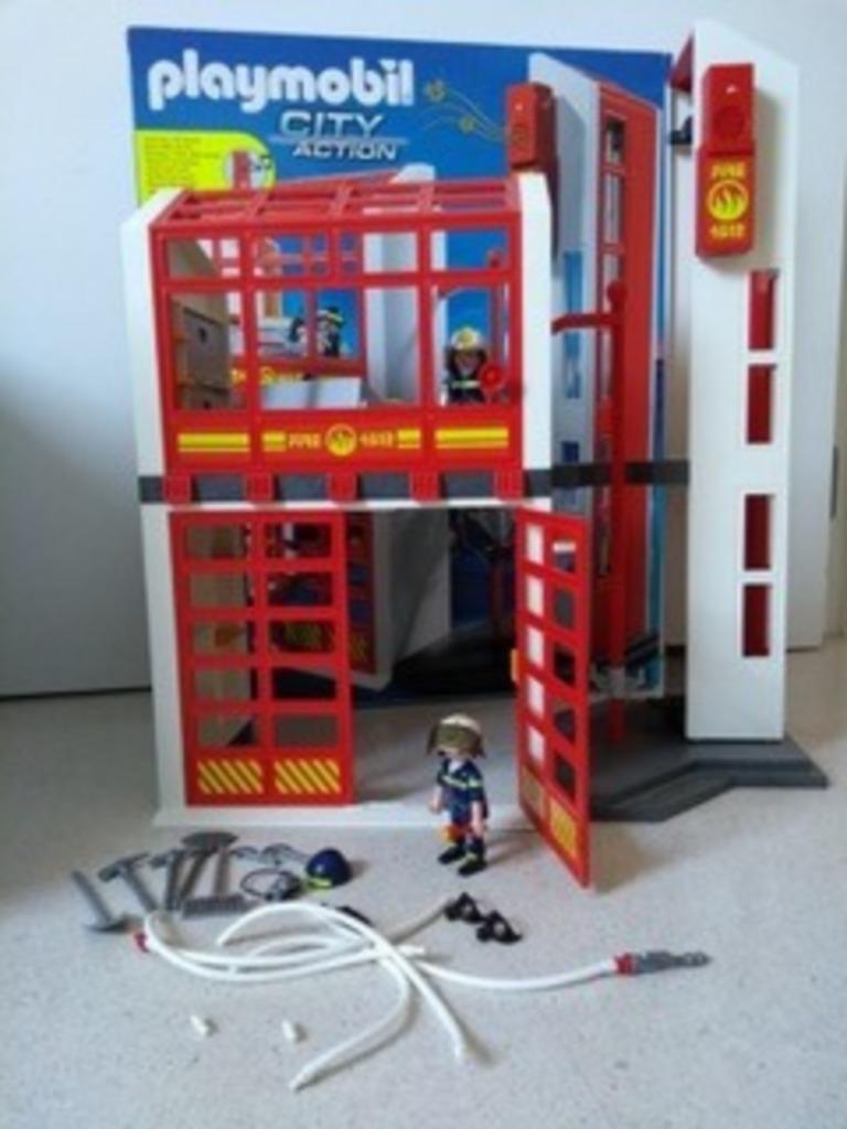 Playmobil brandweer kazerne 5361 met doos, Ophalen of Verzenden, Zo goed als nieuw, Complete set
