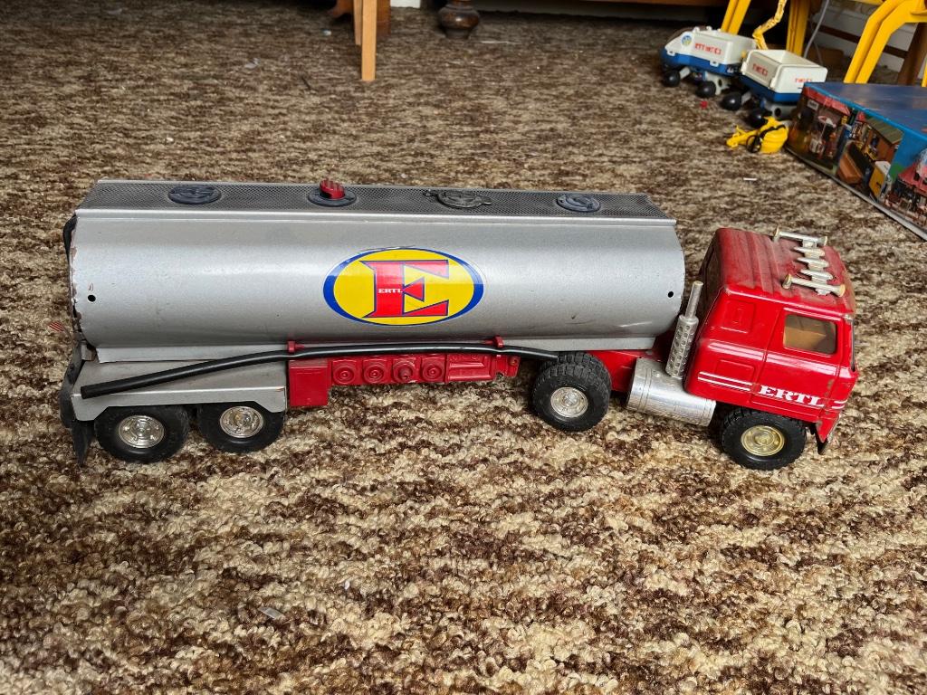 Camion citerne ERTL en tôle, made in USA, Enlèvement ou Envoi, Utilisé