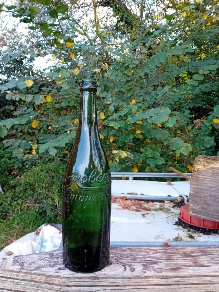 Oude vintage limonadefles chateau Robert limonade Vichy, Verzamelen, Biermerken, Ophalen of Verzenden, Gebruikt