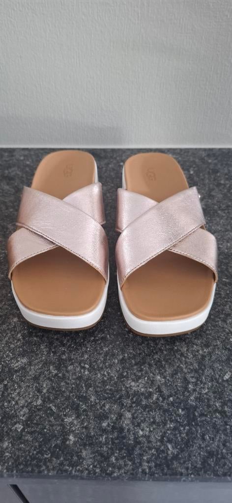 UGG dames metallic slippers/sandalen, maat 38, NIEUW, Ophalen of Verzenden, Nieuw, Slippers