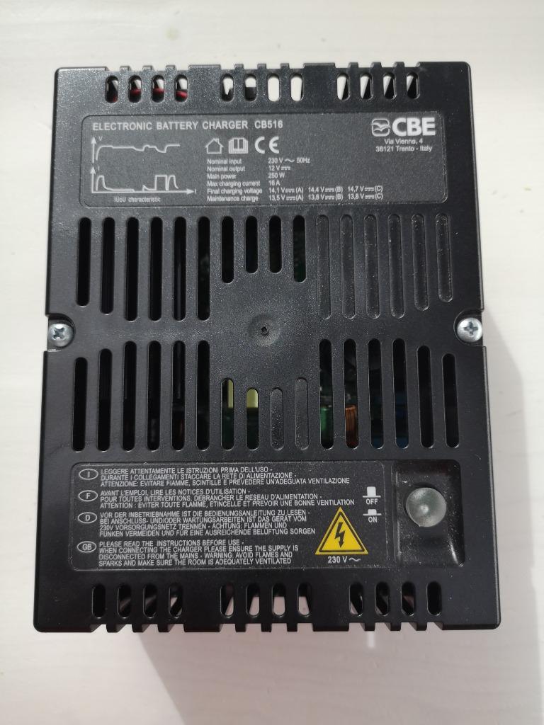 Chargeur de batterie électronique CBE, Caravanes & Camping, Camping-car Accessoires, Enlèvement ou Envoi, Comme neuf