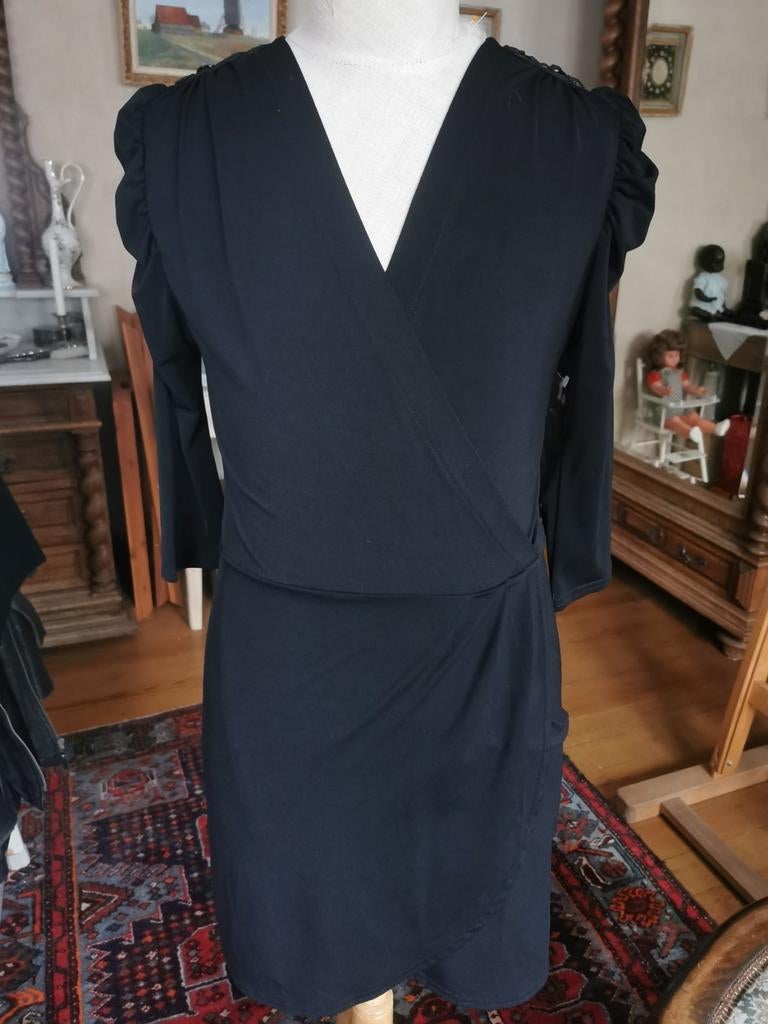Belle robe de soirée noire, Neuf, Taille 38/40 (M), Enlèvement ou Envoi, Au-dessus du genou