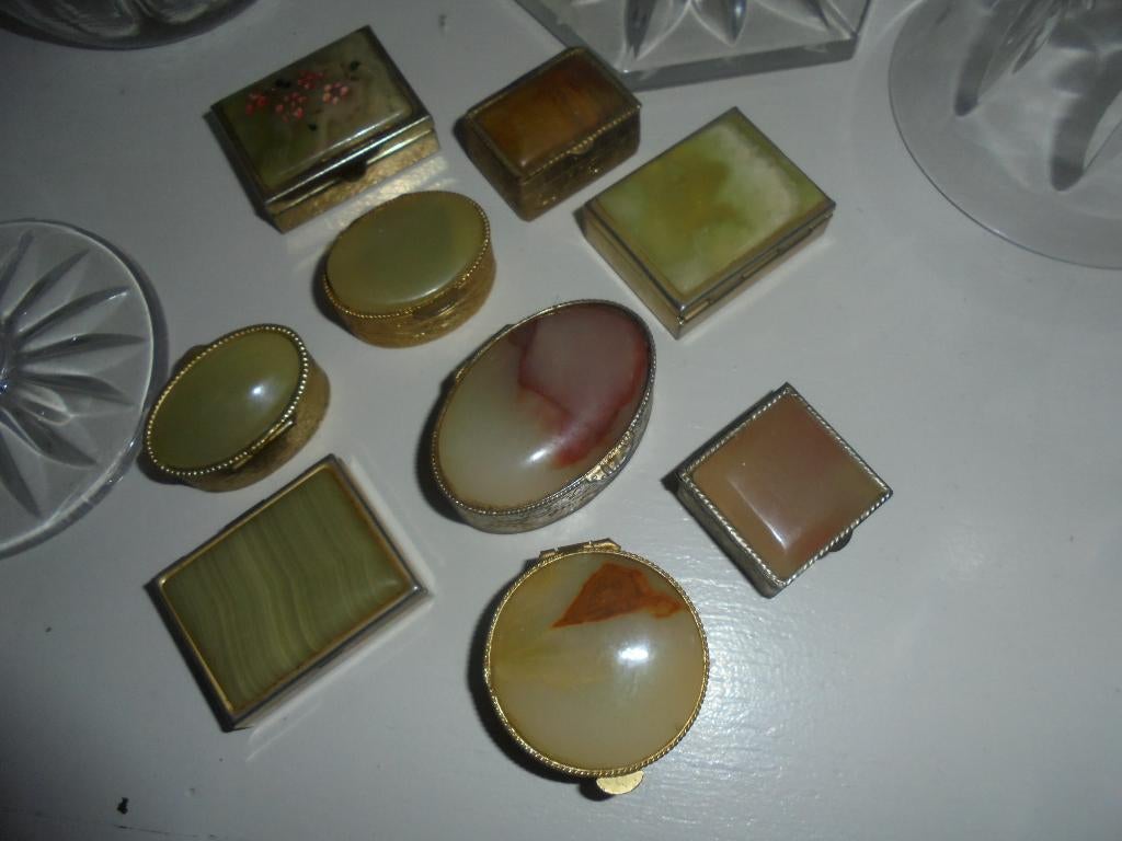 Pillendoosje / Natuur-of halfedelsteen / 9 stuks in 1 koop, Ophalen