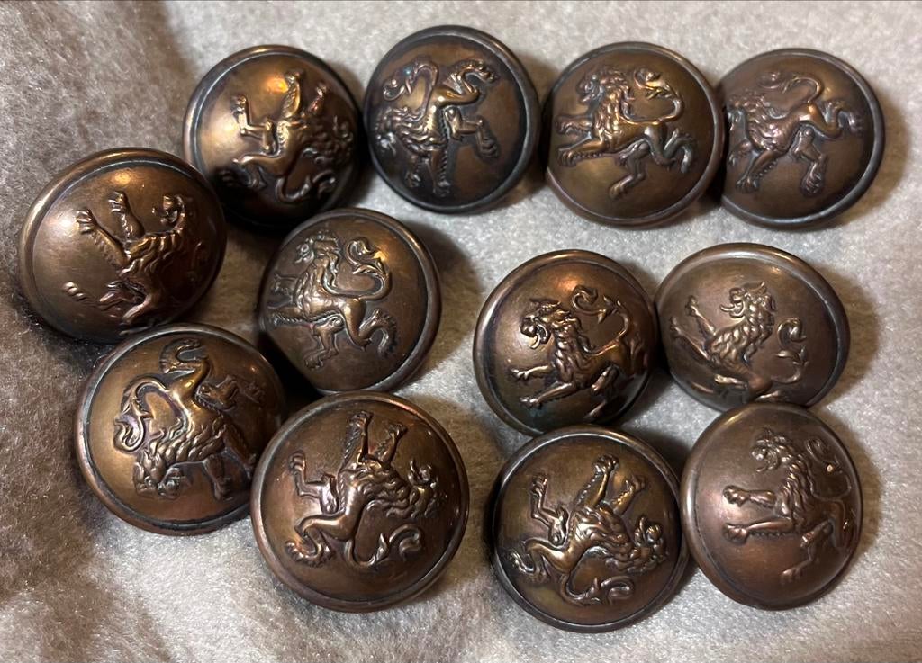 1. LOT 12 anciens BOUTONS MILITAIRES D=2.5cm, Enlèvement ou Envoi, Utilisé