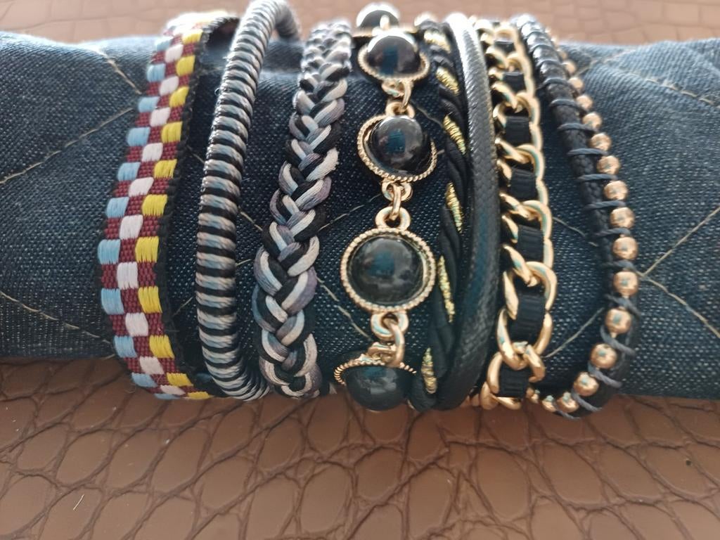 8 delige ARMBAND met magneet slot., Ophalen of Verzenden, Zo goed als nieuw