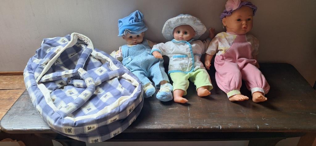3 poppen + draagmand, Kinderen en Baby's, Ophalen of Verzenden
