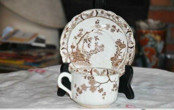 tasse +sous tasse de collection petrus regout maastricht, Antiquités & Art, Enlèvement ou Envoi