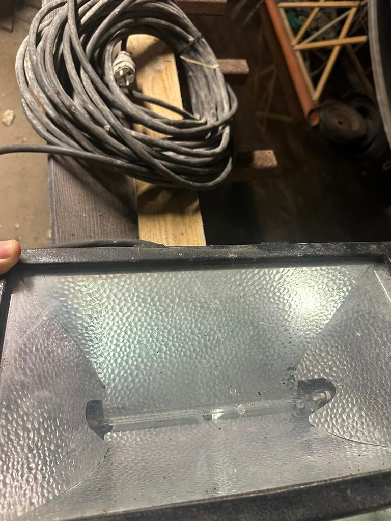 Éclairage chantier avec ralonge 150€, Comme neuf