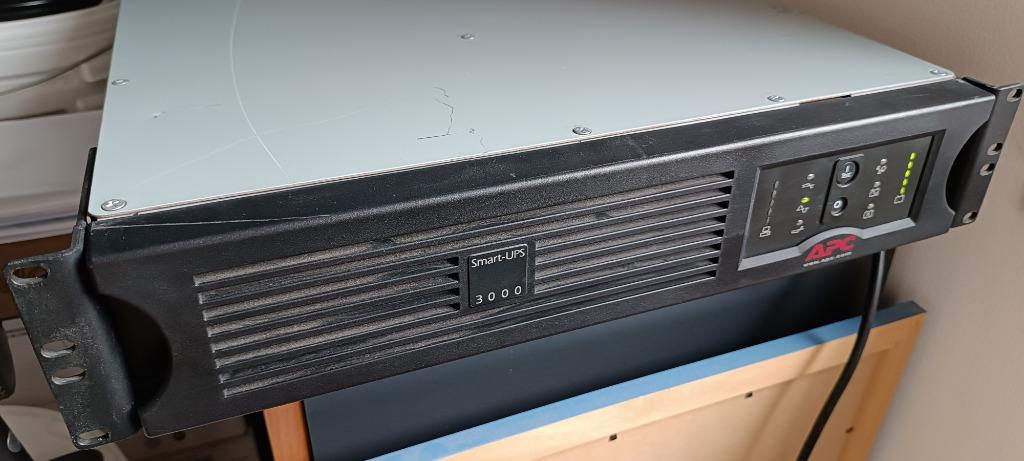 UPS APC Smart UPS 3000 + AP9617 Network Management Card, Ophalen, Gebruikt