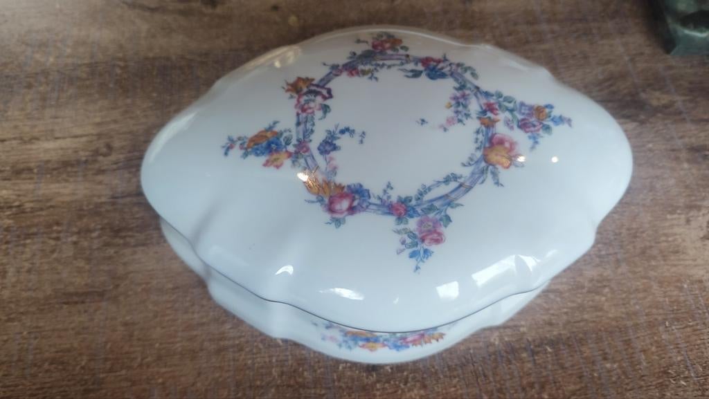 Belle bonbonnière Limoges., Antiek en Kunst, Antiek | Porselein, Ophalen of Verzenden