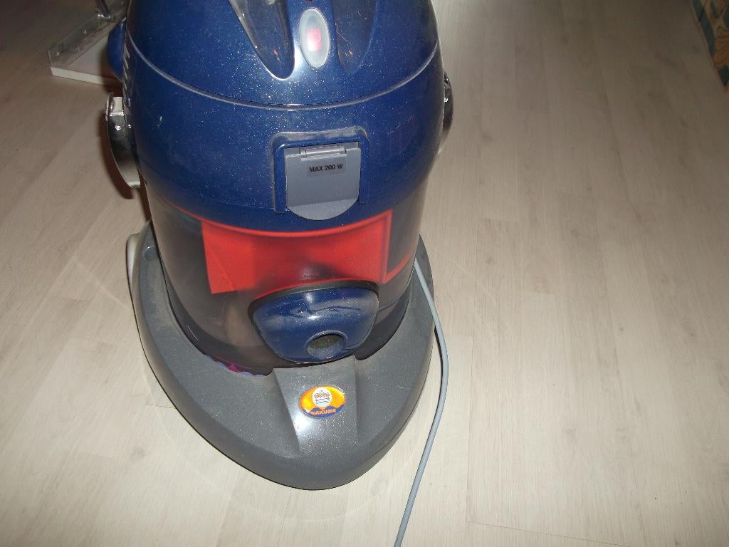 stofzuiger  sakura, Elektronische apparatuur, Ophalen, Zo goed als nieuw, Stofzuiger