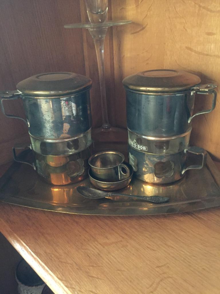 2 tasses à café en argent sur un plat, Enlèvement, Argent