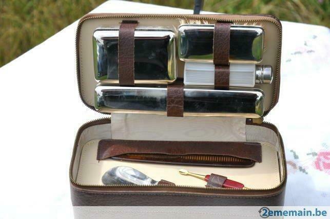 trousse de toilette  et de secour de voyage en skaï vintage, Bijoux, Sacs & Beauté, Trousses de toilette, Utilisé, Enlèvement ou Envoi