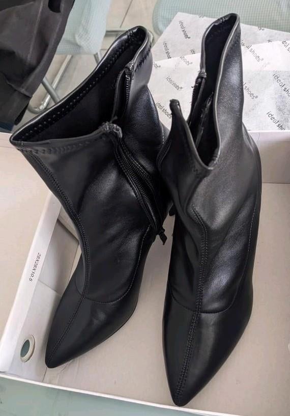 Zwarte enkellaarzen met hakken bijna nieuw maat 41 * dames, Ideal shoes, Zwart, Lage of Enkellaarzen, Ophalen of Verzenden