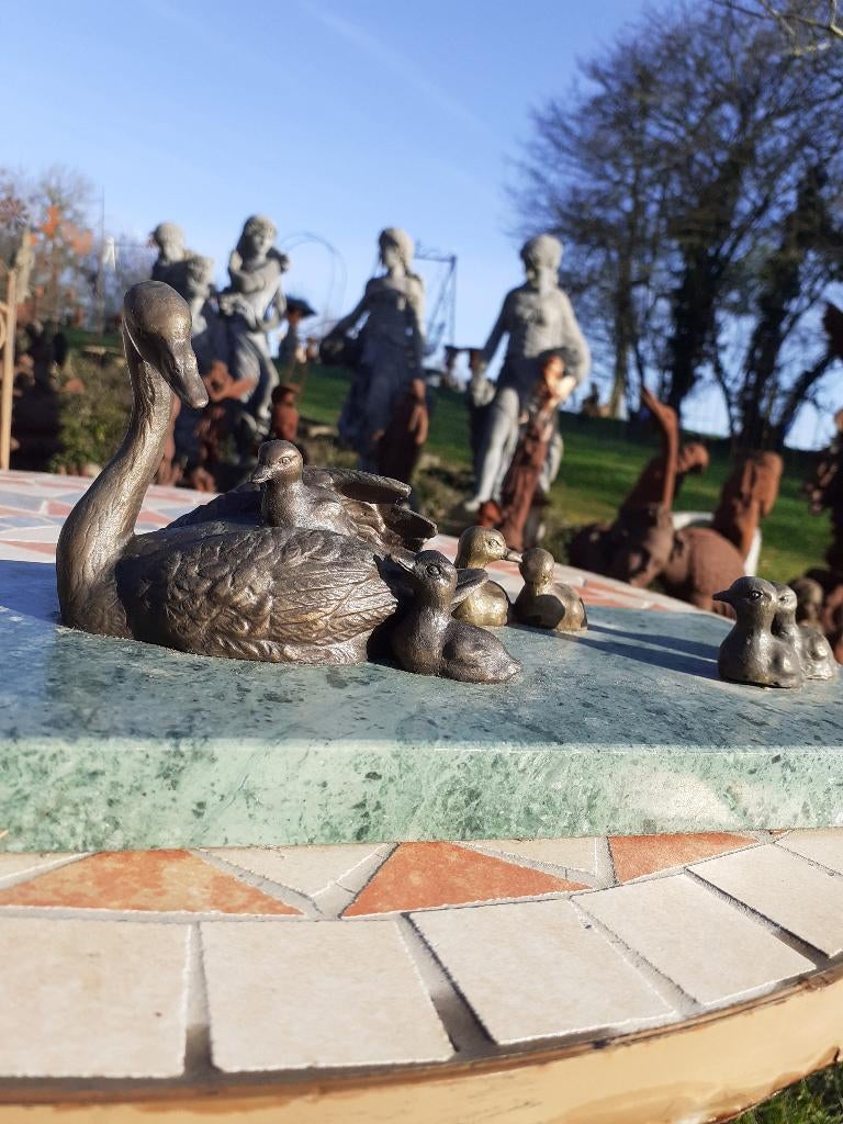 Bronze signé sur socle marbre(la cygne et ses cygneaux), Enlèvement ou Envoi, Bronze
