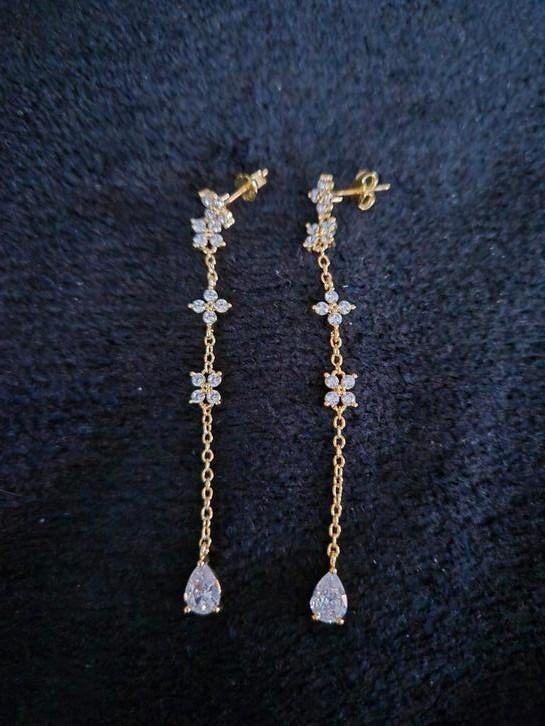 Nieuwe zilveren vergulde oorbellen, Bijoux, Sacs & Beauté, Boucles d'oreilles, Neuf, Enlèvement ou Envoi, Or, Avec strass