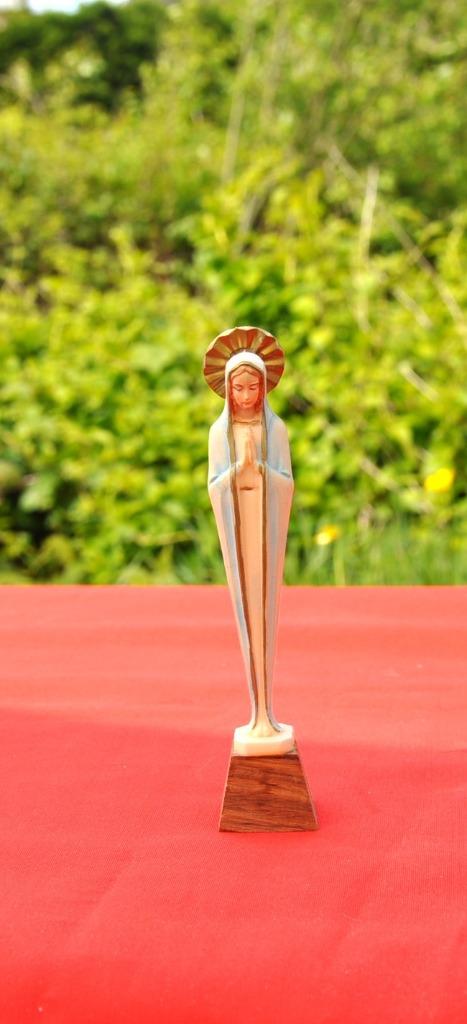 vierge plastique a l'aureole plissée sur socle de bois, Enlèvement ou Envoi
